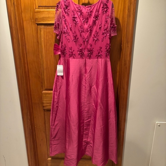 Pisarro Nights 3D Floral Bodice Beaded Gown in Magenta Size 14 NWT - Picture 4 of 7